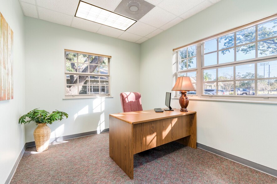 More Photos Of 1938 N Hercules Ave, Clearwater Office For Sale