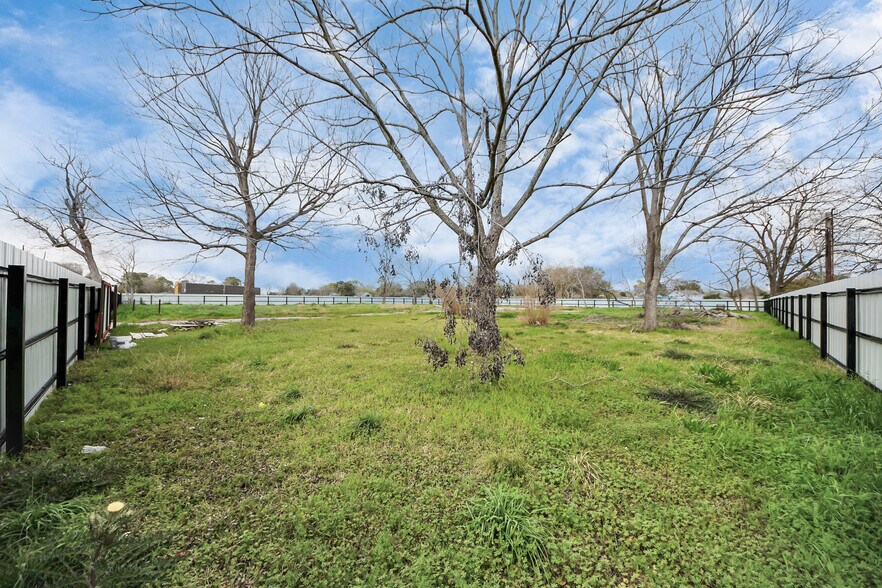 More Photos Of 12033 Bedford St, Houston Land For Sale