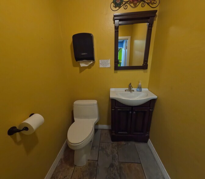 More Photos Of 1110 Main St, Lubbock Office For Sale