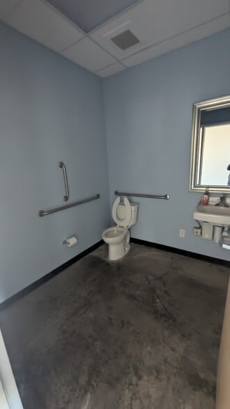 More Photos Of 16610 Old Statesville Rd, Huntersville Storefront Retail Office For Lease