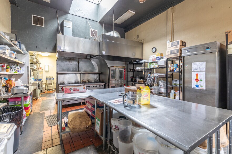 More Photos Of 835-837 Texas St, Fairfield Storefront For Lease