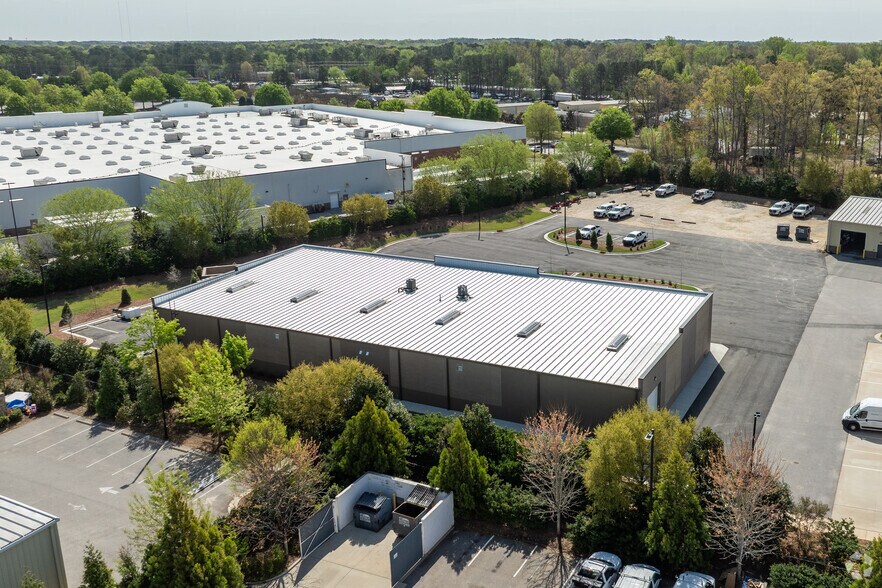 More Photos Of 3139 Garner Station Blvd, Raleigh Warehouse For Lease