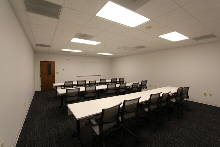 More Photos Of 2141 Enterprise Dr, Florence Office For Lease