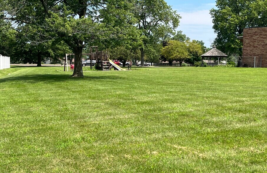 More Photos Of 1717 Highwood Ave, Pekin Office Residential For Sale
