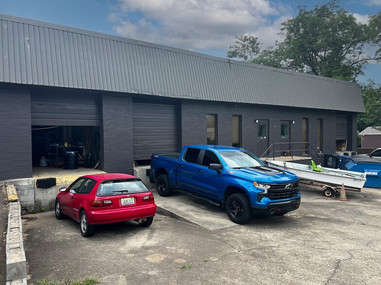 More Photos Of 220-224 38th St S, Birmingham Warehouse For Sale