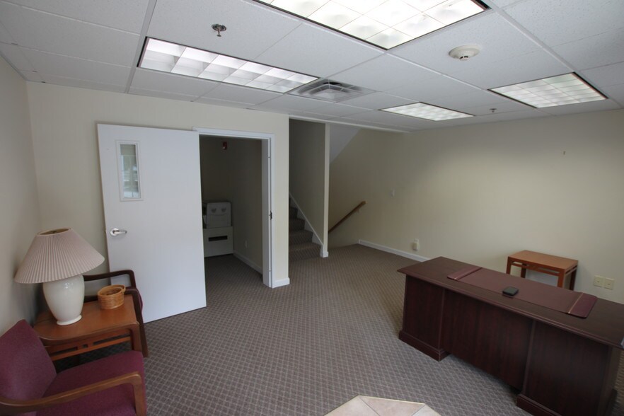 More Photos Of 206 Southbridge St, Auburn Office For Lease