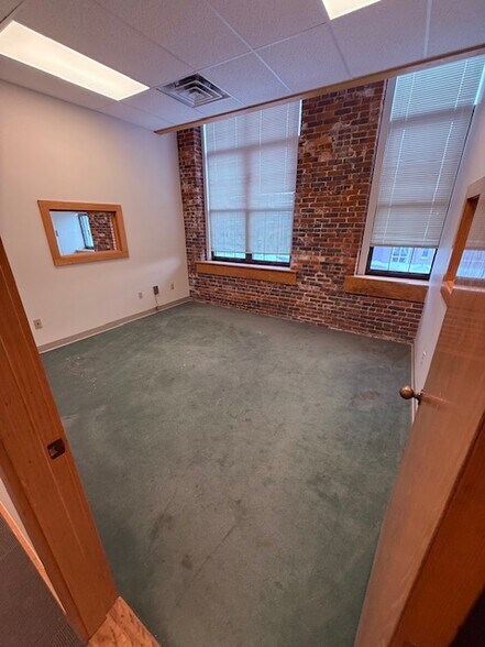 More Photos Of 2 Storer St, Kennebunk Office For Lease