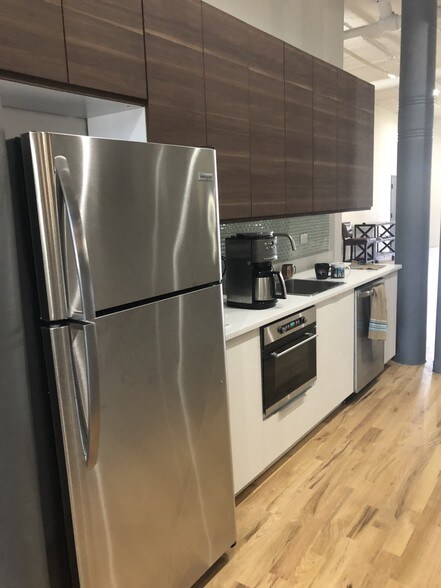 More Photos Of 845 W Washington Blvd, Chicago Loft Creative Space For Lease