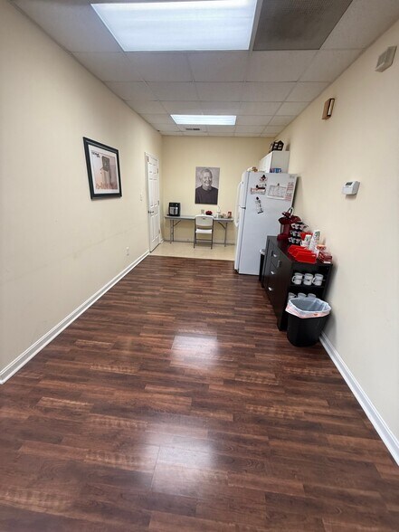 More Photos Of 11501 Plantside Dr, Louisville Light Distribution For Lease