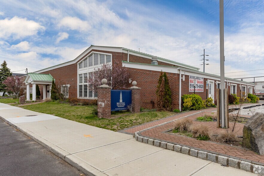 More Photos Of 25 Nassau Ln, Island Park Office For Sale