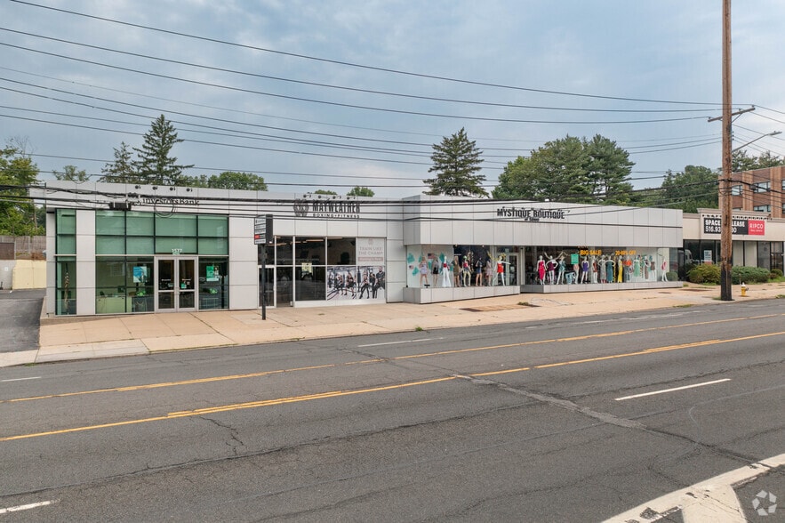 Primary Photo Of 1577-1595 Northern Blvd, Manhasset Storefront For Lease