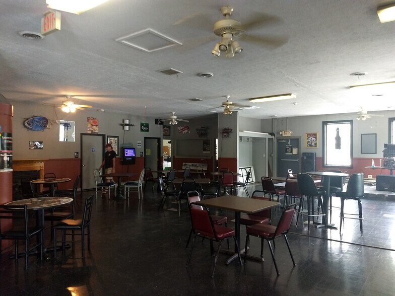 More Photos Of 1364 Susquehanna Trl, Liverpool Restaurant For Sale
