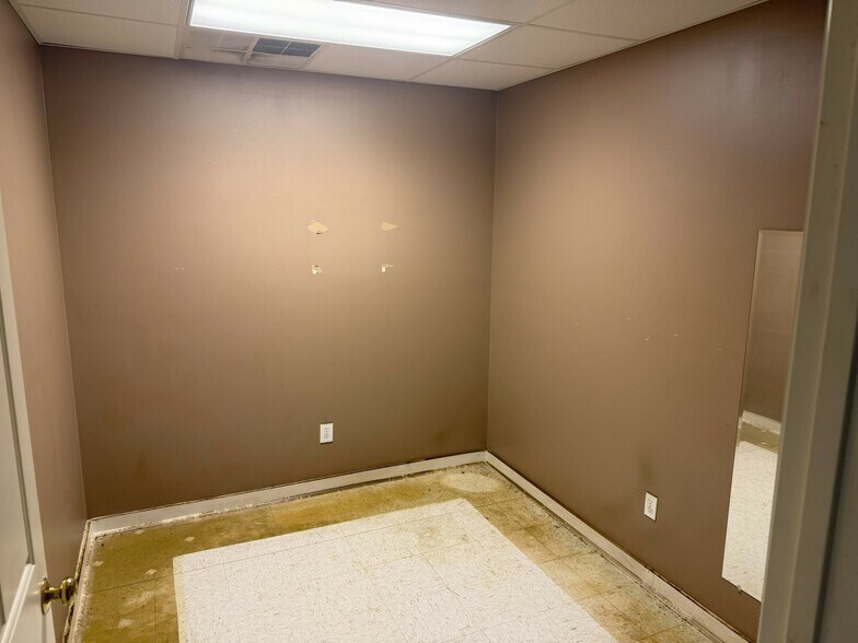 More Photos Of 1709 US-258, Tarboro Warehouse For Lease