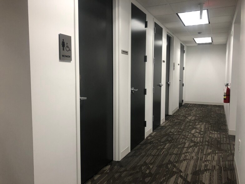 More Photos Of 7900 Tanners Gate Ln, Florence Office For Lease