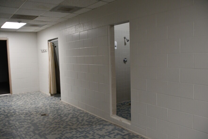 More Photos Of 9717 7th Dr, Lubbock Flex For Lease