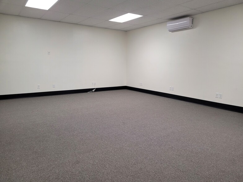 More Photos Of 1004 W Brooks St, Ontario Warehouse For Lease