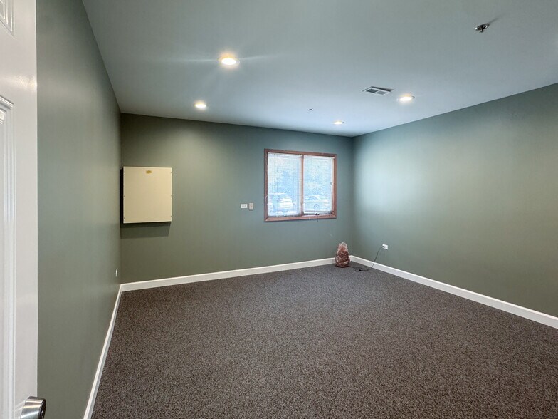 More Photos Of 2020 Dean St, St Charles Office For Sale