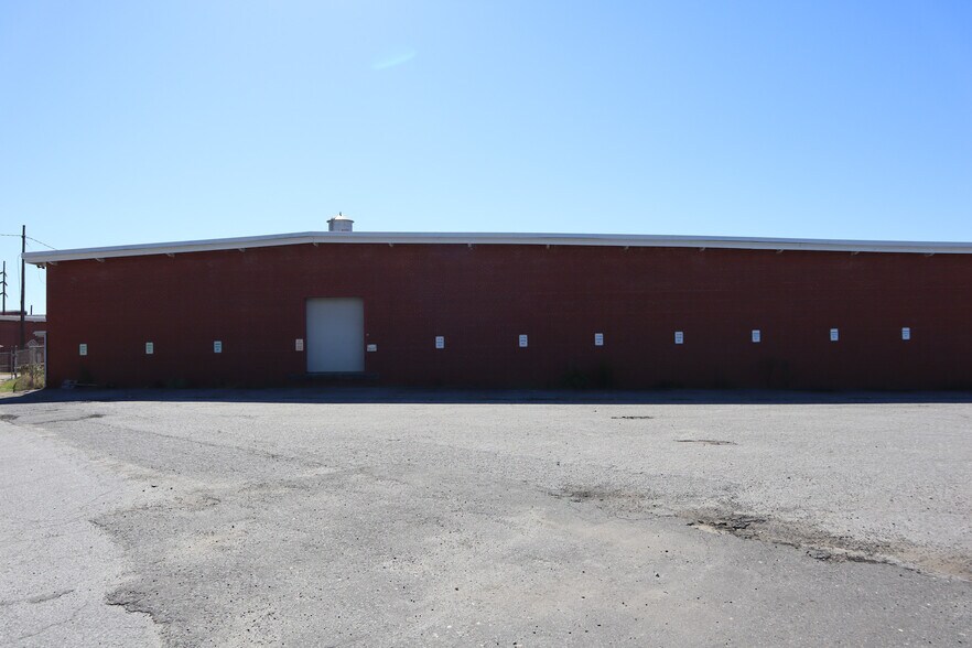 More Photos Of 308 E Thom St, China Grove Manufacturing For Sale