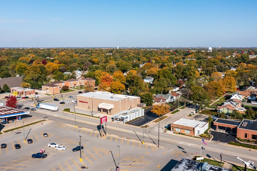 More Photos Of 24 E Saint Charles Rd, Villa Park Freestanding For Lease