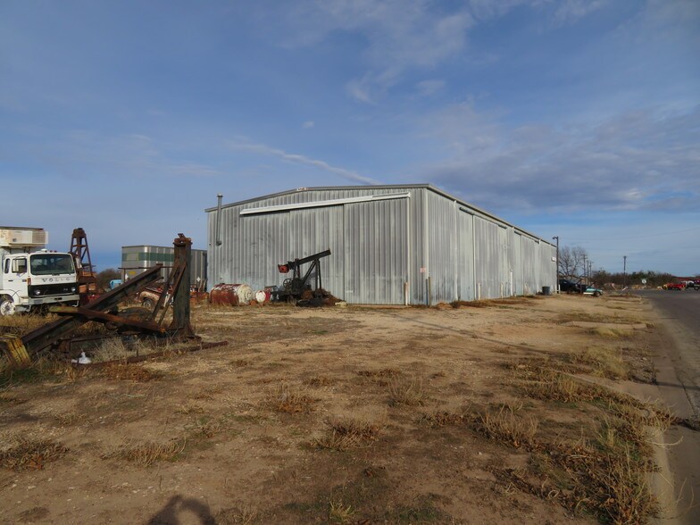 More Photos Of 1902 N Treadaway Blvd, Abilene Showroom For Sale