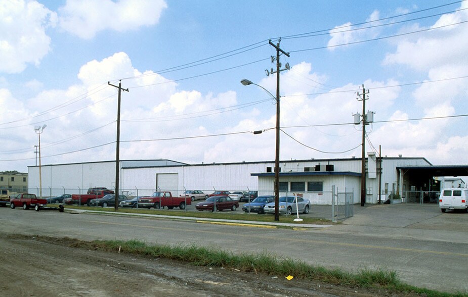 More Photos Of 6730 Gulf Fwy, Houston Warehouse For Lease