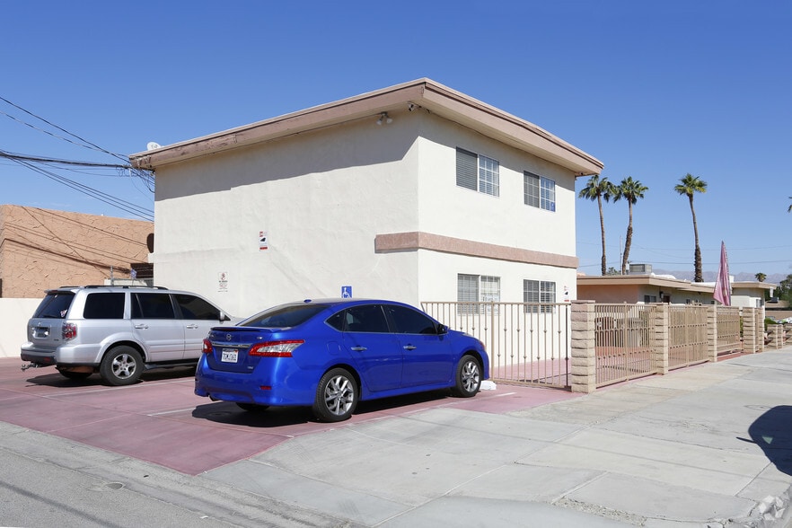 More Photos Of 45895 Oasis St, Indio Office For Lease