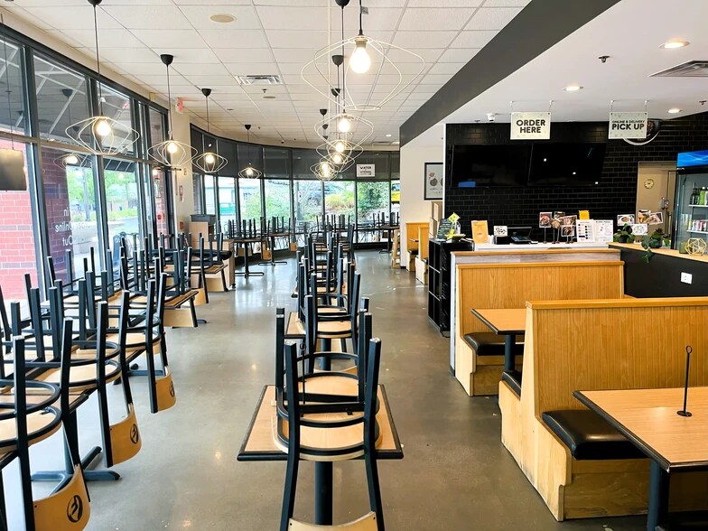 More Photos Of 20 Allen Ave, Webster Groves Office For Lease