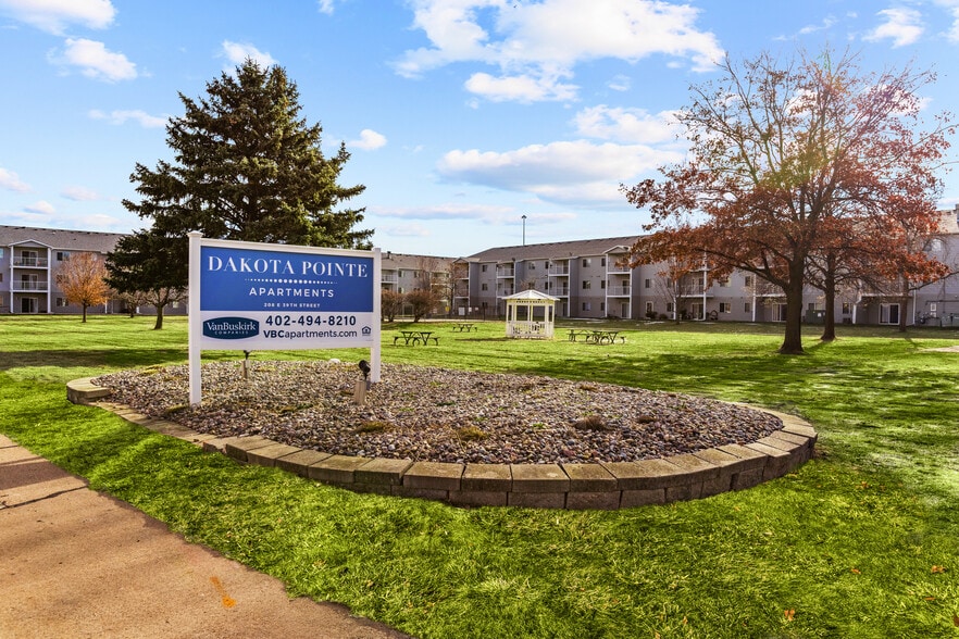 Primary Photo Of 200-208 E 39th St, South Sioux City Apartments For Sale