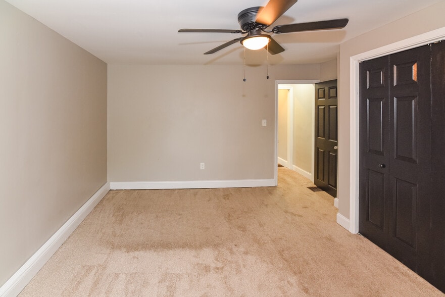 More Photos Of 15 Sollers Point Rd, Dundalk Multifamily For Sale