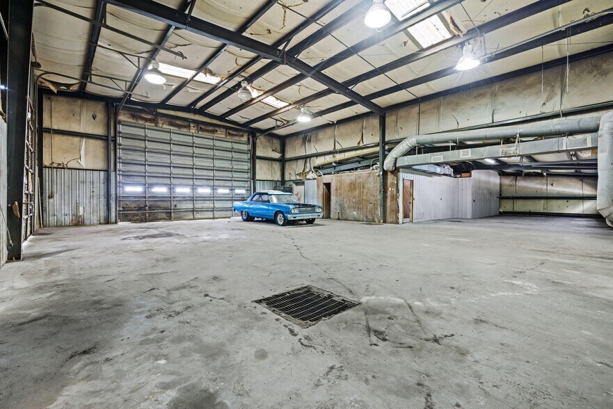 More Photos Of 504 S Harper Rd, Corinth Showroom For Sale