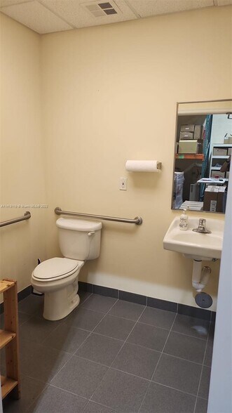 More Photos Of 1845 NW 112th Ave, Miami Light Manufacturing For Sale