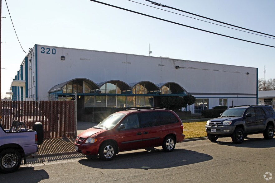 More Photos Of 320 Commerce Cir, Sacramento Warehouse For Lease