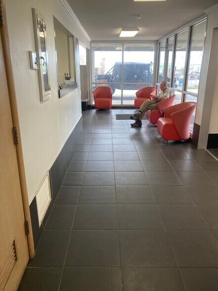 More Photos Of 935 S Iowa St, Lawrence Office For Lease