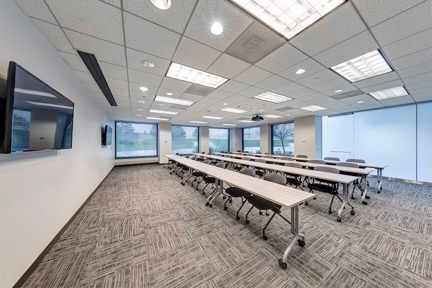 More Photos Of 1901 N Roselle Rd, Schaumburg Coworking Space
