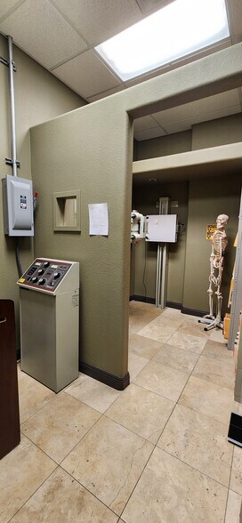 More Photos Of 2050 Mariner Dr, Las Vegas Medical For Sale