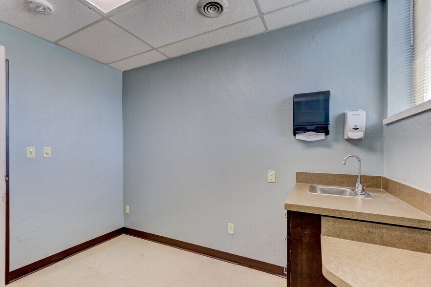 More Photos Of 5622 N Portland Ave, Oklahoma City Medical For Lease