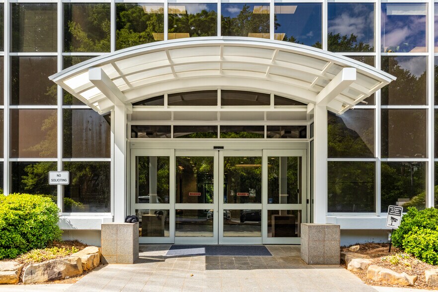 More Photos Of 1835 Savoy Dr, Atlanta Medical For Lease