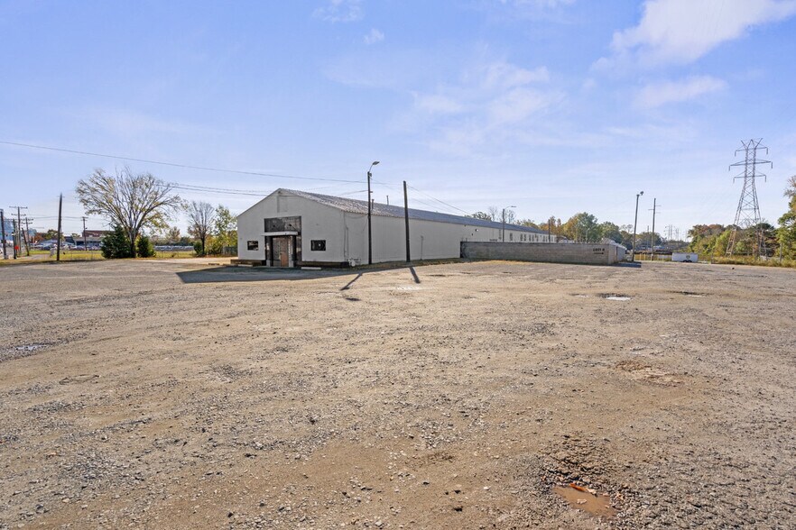 More Photos Of 2601 Wilkinson Blvd, Charlotte Industrial For Sale