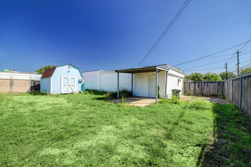 More Photos Of 905 W Main St, La Porte Warehouse For Sale