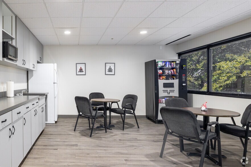 More Photos Of 200 Chisholm Pl, Plano Office For Lease