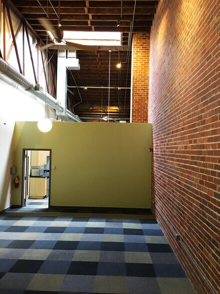 More Photos Of 675 Pulaski St, Athens Loft Creative Space For Lease