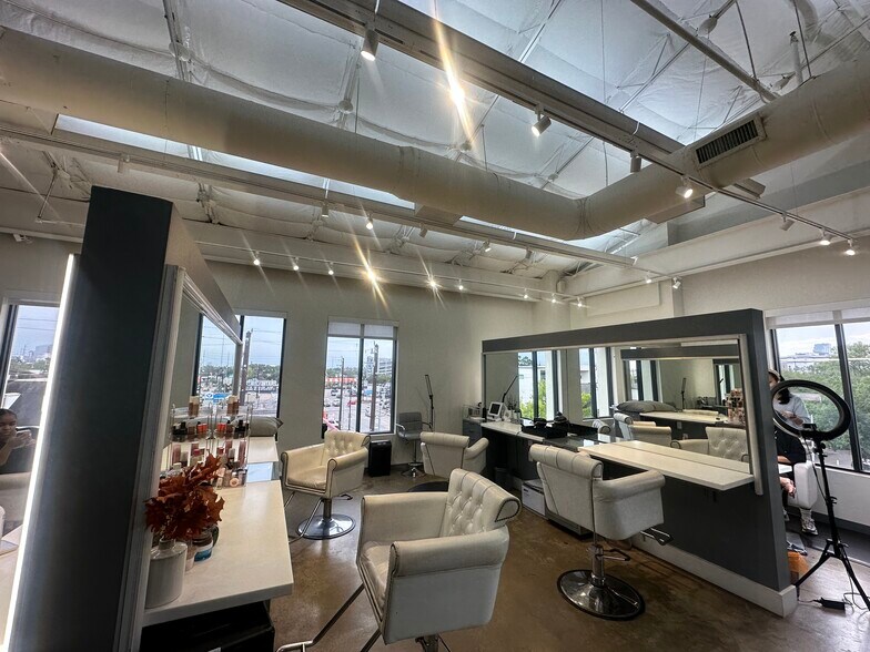 More Photos Of 3415-3425 S Shepherd Dr, Houston Unknown For Lease