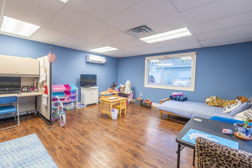 More Photos Of 701 I St, Bedford Warehouse For Sale