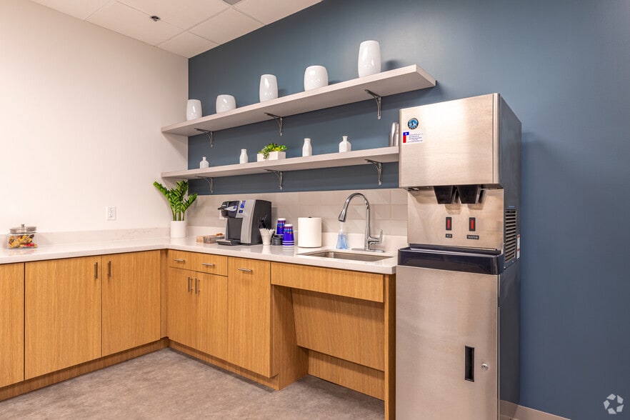 More Photos Of 8140 Walnut Hill Ln, Dallas Office For Lease