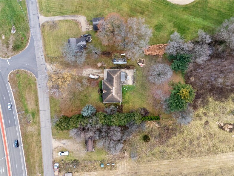 More Photos Of 3173 McComb Rd, Stoughton Flex For Sale