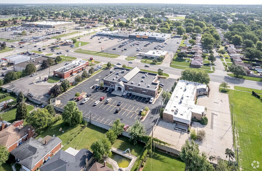 More Photos Of 30801 Schoenherr Rd, Warren Storefront Retail Office For Lease