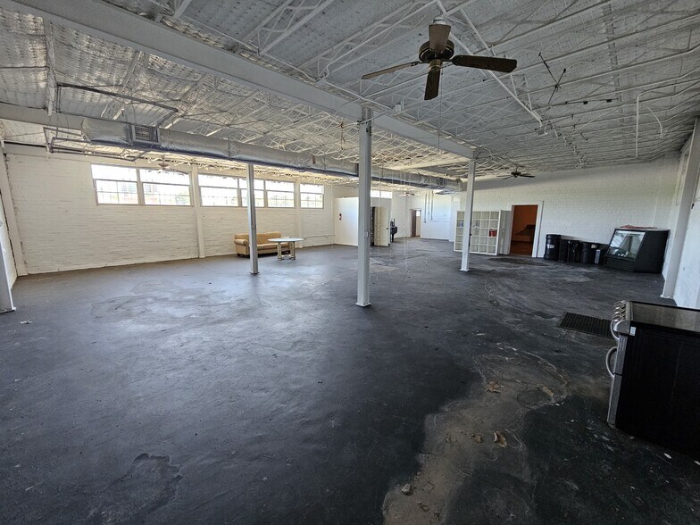 More Photos Of 400 Northside Dr NW, Atlanta Showroom For Sale