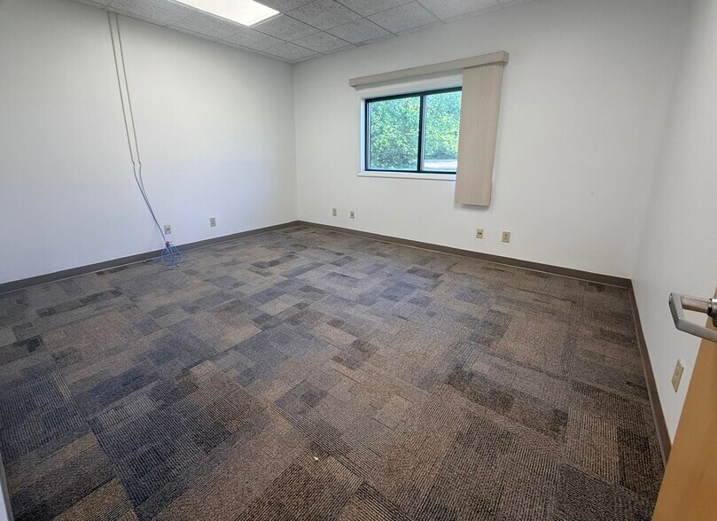 More Photos Of 615-619 Commerce Rd, Richmond Office For Lease