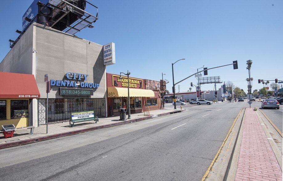 More Photos Of 18511 Sherman Way, Reseda Medical For Lease