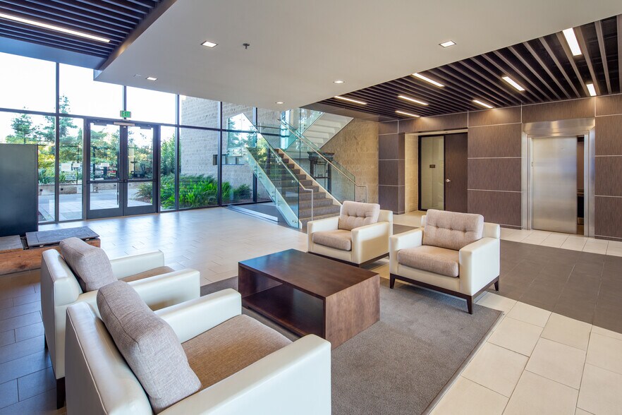 More Photos Of 7919 Folsom Blvd, Sacramento Office For Lease